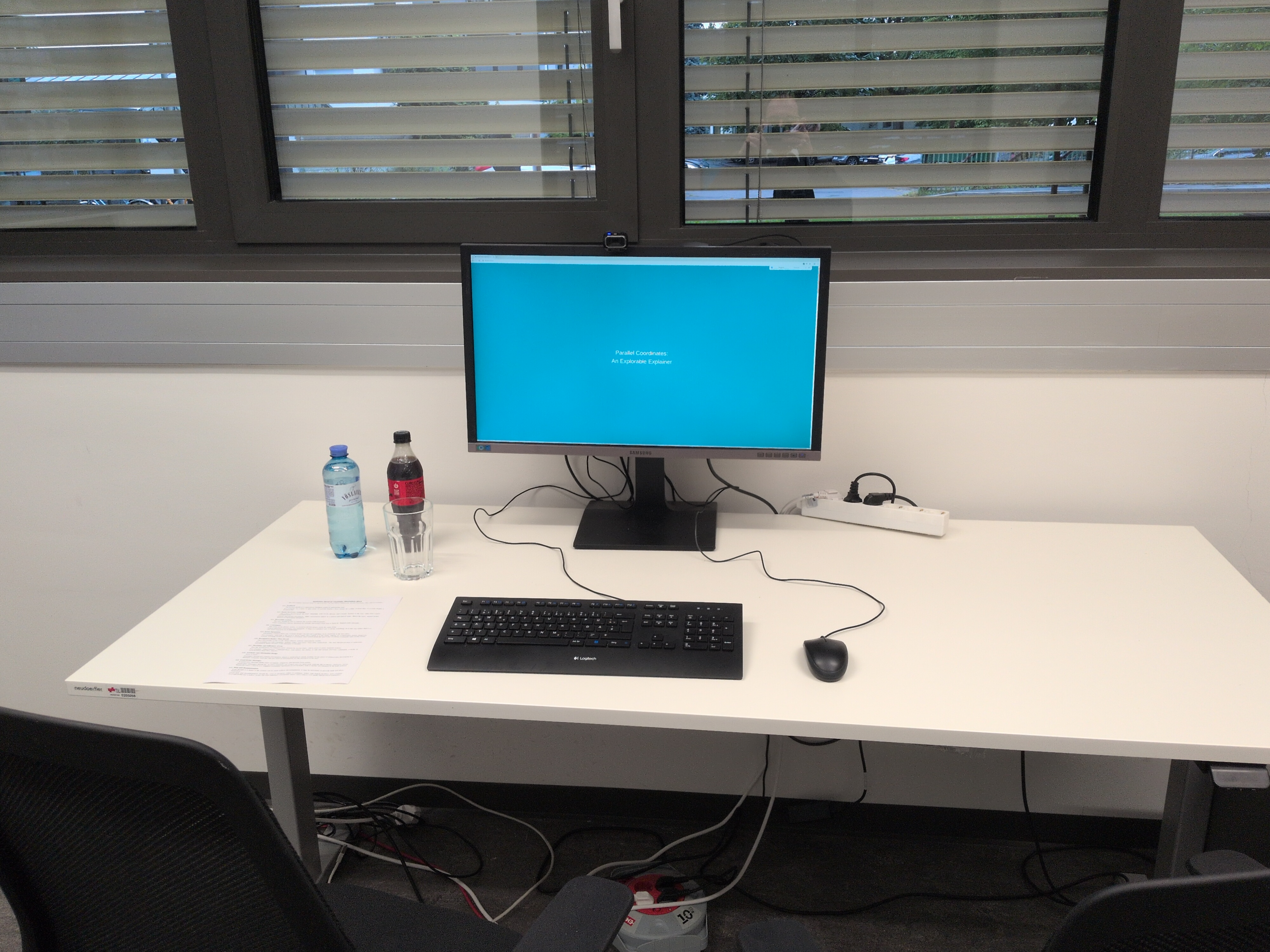 Test room - Table and PC used for the tests
